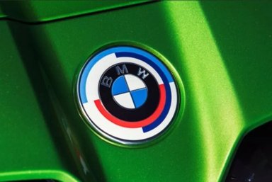 EMBLEMA LOGO BMW 50 AÑOS M 82MM ORIGINAL G42 G22 G23 G26 - 1