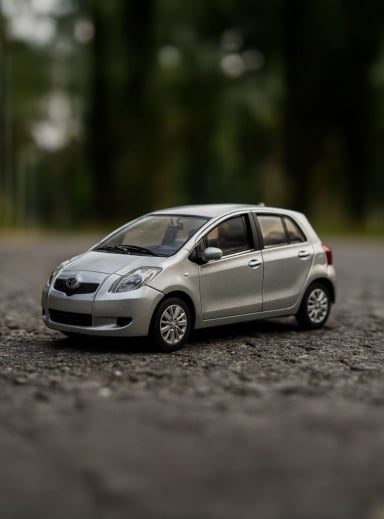 AUTO TOYOTA YARIS S ESCALA 1:43 - WELLY - 7