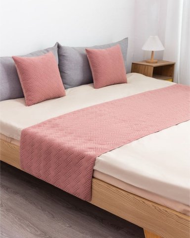 PIECERA DE CAMA DECORATIVA MODELO PLUSH ROSADO - 1