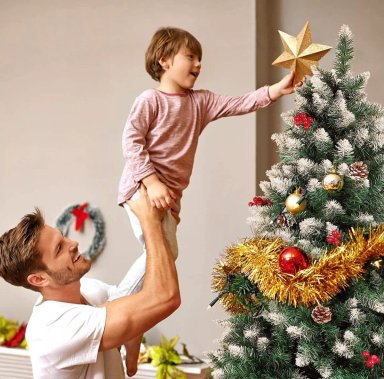 ÁRBOL DE NAVIDAD NEVADO CON MUERDAGO Y PIÑAS NAVIDEÑAS 240CM - 3