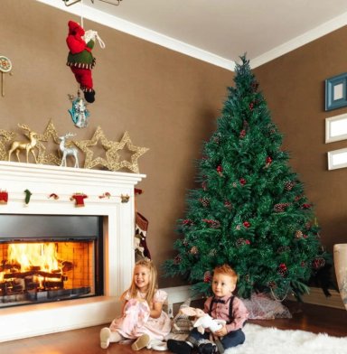 ÁRBOL DE NAVIDAD FRONDOSO CON MUERDAGO Y PIÑAS NAVIDEÑAS 210CM - 5