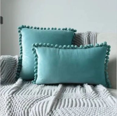 SET DE 2 COJINES DE TERCIOPELO CON POMPOM - VERDE AGUA - 4