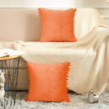 SET DE 2 COJINES DE TERCIOPELO CON POMPOM - NARANJO - 1