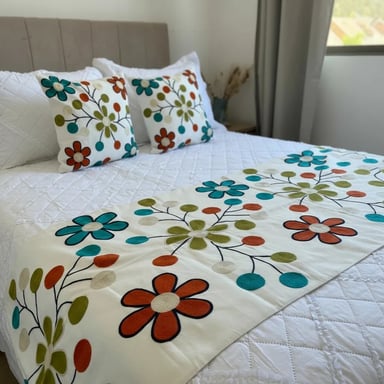 SET DE PIECERAS BORDADAS + FUNDAS - DISEÑO FLORAL MULTICOLOR - 2