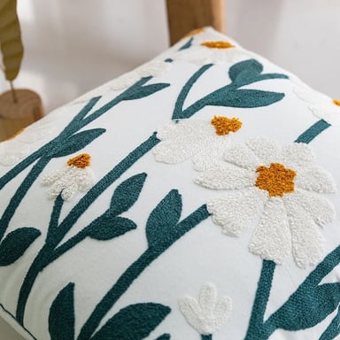 FUNDA COJÍN HOMESTORE BORDADA MARGARITA 45 X 45 CM MULTICOLOR - 2
