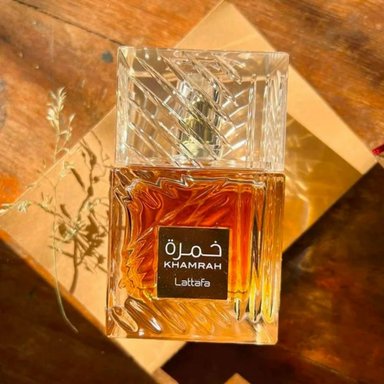 PERFUME UNISEX LATTAFA KHAMRAH EDP 100 ML - INTENSO Y SEDUCTOR CON NOTAS AMADERADAS Y DULCES - 3