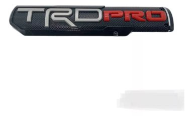 EMBLEMA INSIGNIA 3D TRD PRO ETIQUETA NEGRO LETRA GRIS Y ROJO - 1