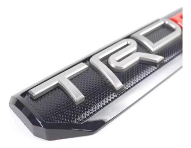 EMBLEMA INSIGNIA 3D TRD PRO ETIQUETA NEGRO LETRA GRIS Y ROJO - 3