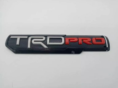 EMBLEMA INSIGNIA 3D TRD PRO ETIQUETA NEGRO LETRA GRIS Y ROJO - 4