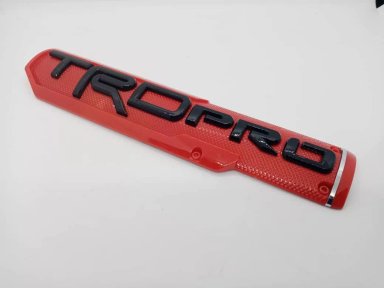 EMBLEMA INSIGNIA 3D TRD PRO ETIQUETA ROJO LETRA NEGRO - 3