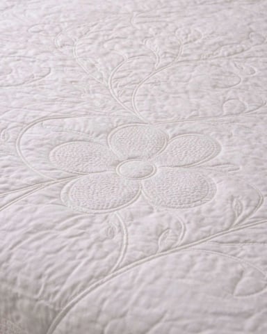 CUBRECAMA QUILT BORDADO KING MAS FUNDAS DE ALMOHADAS ESTILO BOTANICO - 4