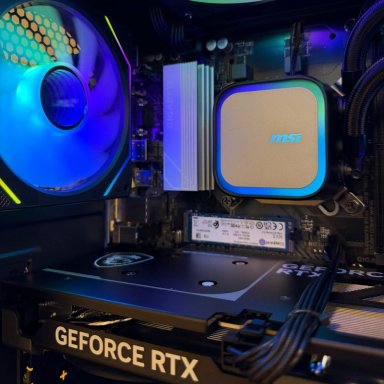 PC GAMER AMD RYZEN 7 7700 8-CORE + 32GB DDR5 + RTX 5070 12GB - 5
