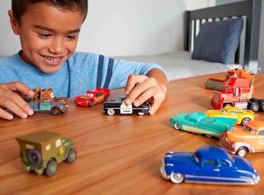 VEHICULO CARS DE DISNEY Y PIXAR PERSONAJES / MODELO ALEATORIO - 4