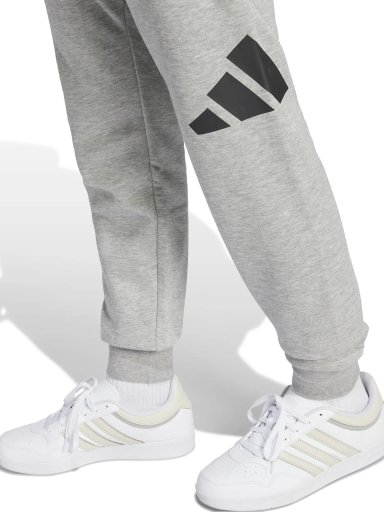 PANTALÓN DE BUZO HOMBRE ADIDAS IN6143 ALGODÓN GRIS ESSENTIALS BIG LOGO CUFFED FLEECE - 4