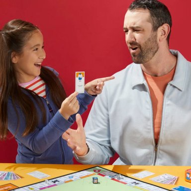 JUEGO DE MESA MONOPOLY EXPANSIÓN VE A LA CÁRCEL - 2