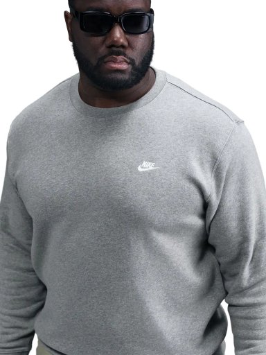 POLERÓN HOMBRE NIKE FN3886-063 GRIS CUELLO REDONDO CLUB - 3