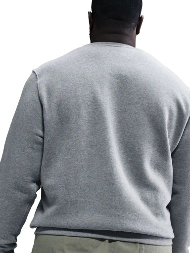 POLERÓN HOMBRE NIKE FN3886-063 GRIS CUELLO REDONDO CLUB - 4