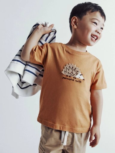 POLERA MANGA CORTA ALGODÓN NIÑO SFERA COBRE ESTAMPADA ERIZO - 4