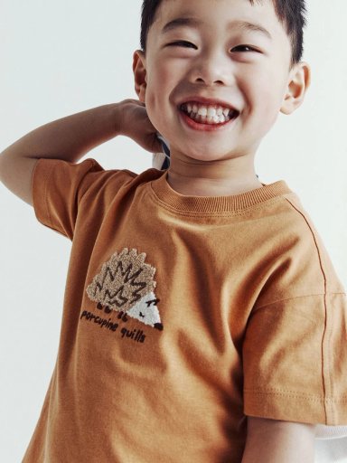 POLERA MANGA CORTA ALGODÓN NIÑO SFERA COBRE ESTAMPADA ERIZO - 5