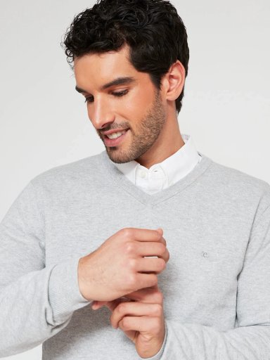SWEATER HOMBRE CACHAREL CASHMERE CUELLO EN V BÁSICO - 3