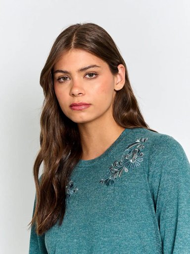 POLERA MUJER AZIZ MANGA LARGA BORDADA - 3