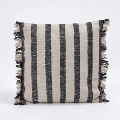 COJÍN RIPLEY HOME CAMEL RAYAS FLECOS 50X50 CM NEGRO - 1