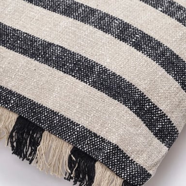 COJÍN RIPLEY HOME CAMEL RAYAS FLECOS 50X50 CM NEGRO - 5