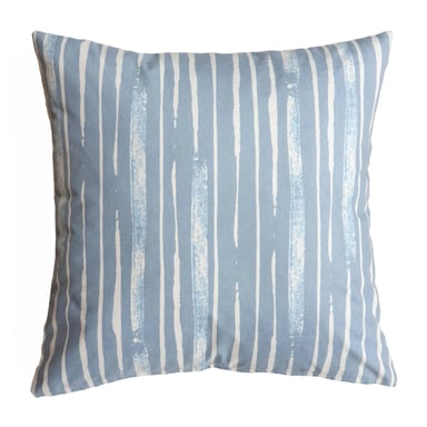 FUNDA COJÍN MARGARITA SCHEEL PARA CASA ALVARINHO GAMUZA LINEAL 45 X 45 CM CELESTE - 1