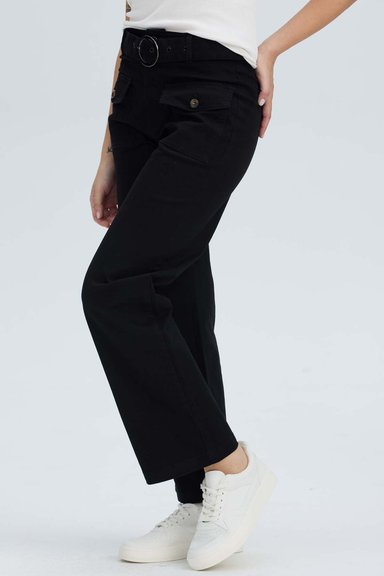 PANTALÓN MUJER CON CINTURÓN Y BOLSILLOS EN COLOR NEGRO - 2