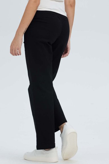 PANTALÓN MUJER CON CINTURÓN Y BOLSILLOS EN COLOR NEGRO - 3