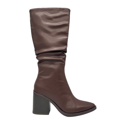 BOTA DE MUJER COLOR CAFE CAÑA ALTA CON DISEÑO ARRUGADO Y PUNTA FINA DANICOLLE - 5