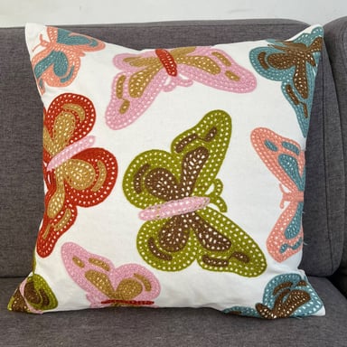 COJIN DECORATIVO DISEÑO MARIPOSAS 45X45 RELLENO - 3
