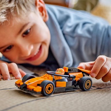LEGO PILOTO DE F1 CON AUTO MCLAREN - 60442 - 5
