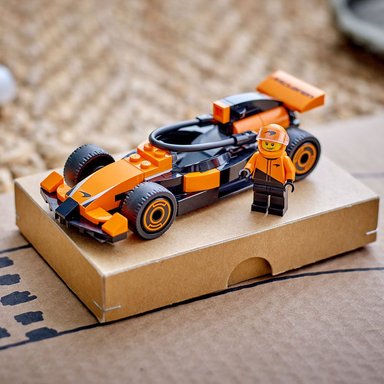 LEGO PILOTO DE F1 CON AUTO MCLAREN - 60442 - 6