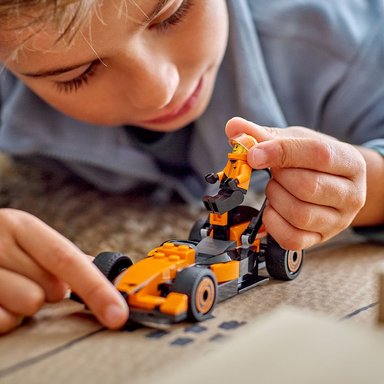LEGO PILOTO DE F1 CON AUTO MCLAREN - 60442 - 7