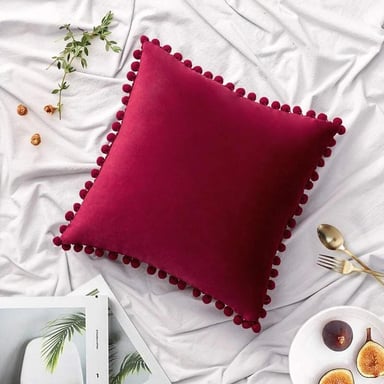 COJÍN TERCIOPELO CON POMPONES 45X45 - ROJO - 1