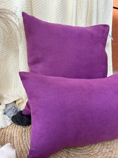 SET DE 2 COJINES UN TONO MORADO - 1