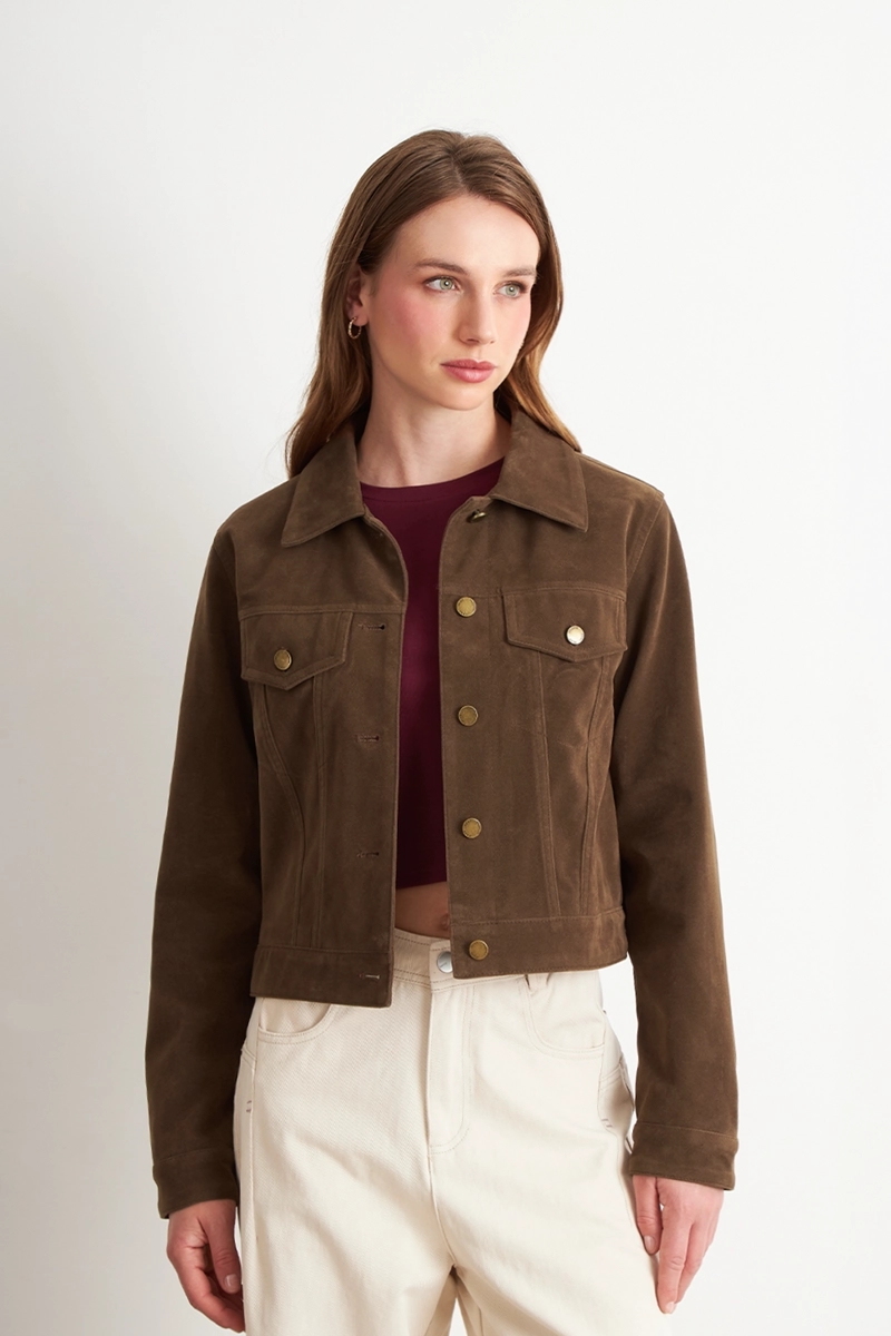 CHAQUETA CORTA TIPO GAMUZA CAFE MUJER NICOPOLY