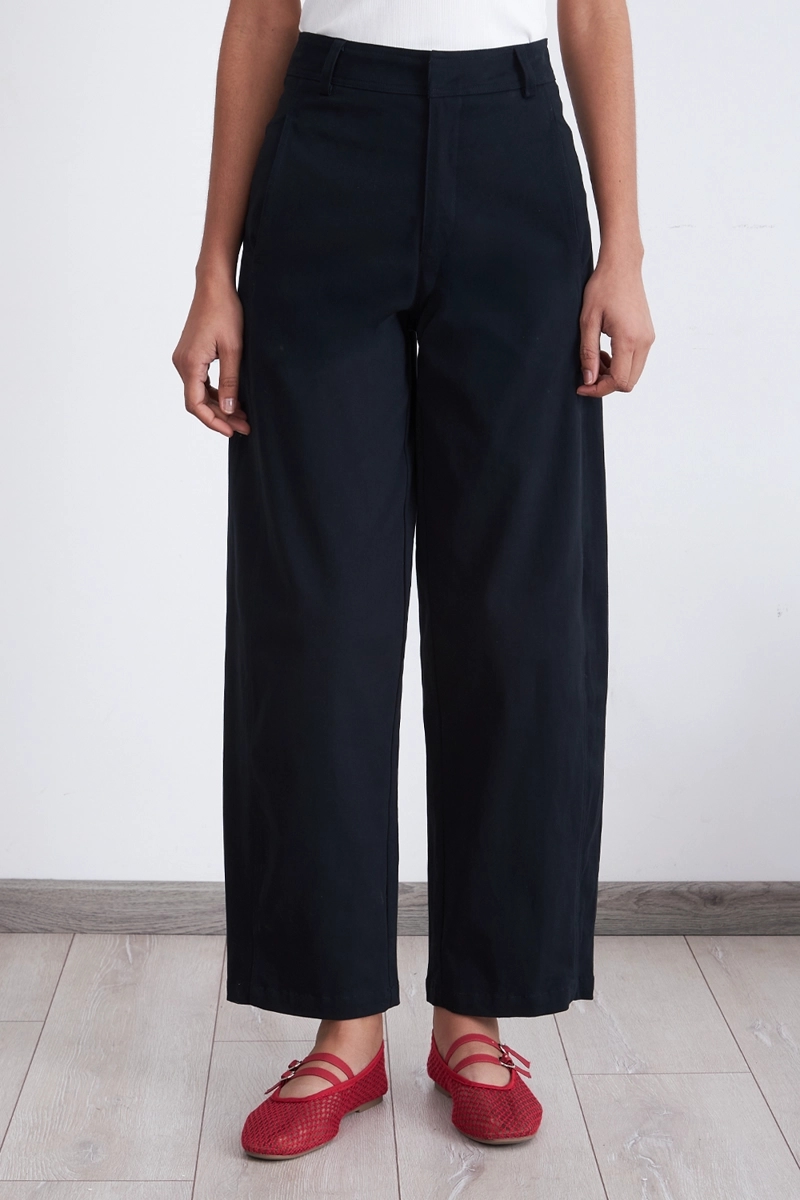 PANTALON CORTE BARREL AZUL MARINO MUJER NICOPOLY